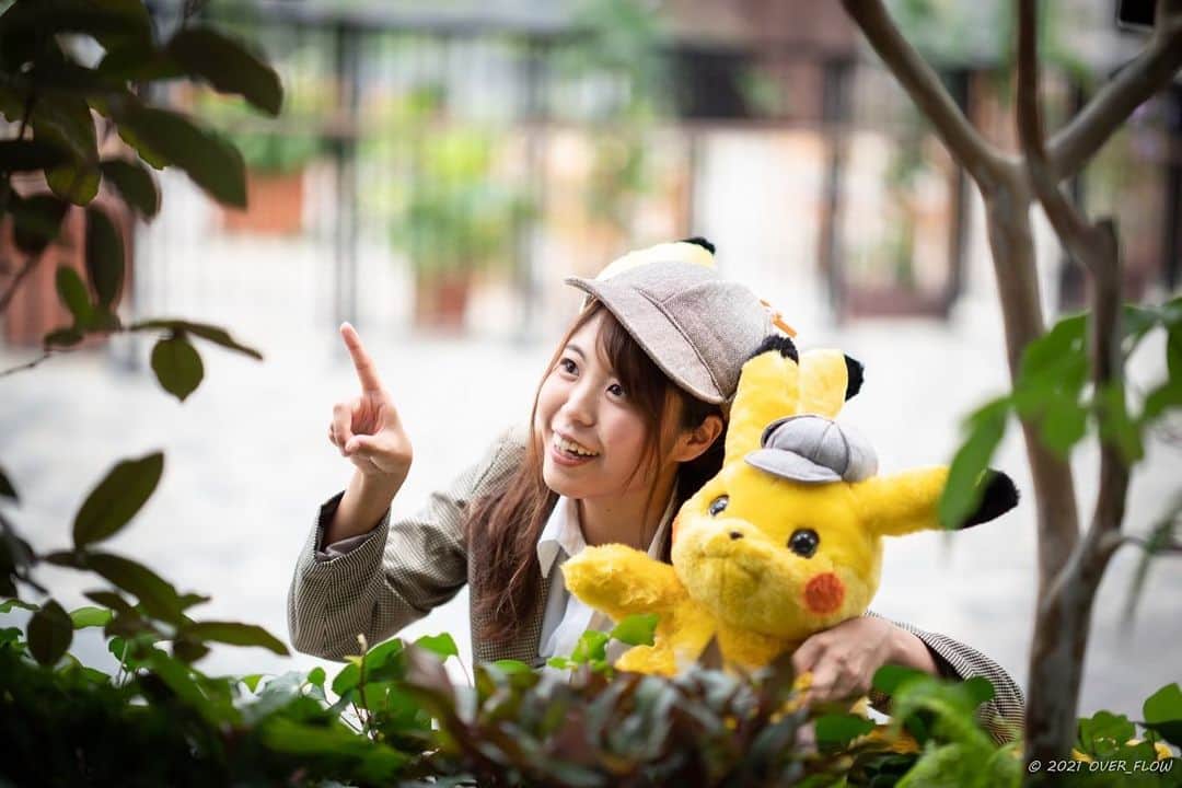 のインスタグラム：「⁡ ⁡ .  リアポが始まりました〜！！！ なんとなんと、TeamPENTAX枠にて @overflow911 にも展示頂いてます😭💓  儚くて綺麗な作品に仕上がってるので 来場した際は見つけてくださいね🥺✨  ⁡  これは過去作品だけど お気に入りすぎる 名探偵ピカチュウ🫡💓 ⁡ . ⁡ ＊ … * … ＊ … * …＊ … * … ＊ … * …＊ … * …  愛知県を拠点として 広告、アパレル、展示、イベント等 フリーランスモデルとして活動しています。 全国遠征可能です✈️  撮影依頼はDMまたは公式LINEまで お気軽にお声がけください🙇‍♀️ 詳細はプロフィールリンクにて🔗  ⁡ いろんな作品に挑戦したい！ ⁡ ⁡ #photography #instagood #instagramjapan #good_portraits_world 　#model #jp_mood #daily_photo_jpn 　 #ファインダー越しの私の世界 #カメラ好きな人と繋がりたい #カメラマンさんと繋がりたい  #被写体募集中 #カメラ女子 #モデルさんと繋がりたい　#portrait #ポートレート #photo #smile #photographer #一眼レフ #ig_japan  #instalike #美脚　#美脚モデル軍団　#japan」