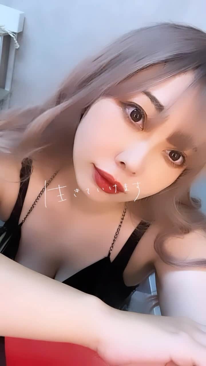 のインスタグラム：「風邪🤧生きてます🤧  アデノウイルス　溶連菌　インフル　胃腸炎が流行ってるけど、 ただの風邪だったけど、長引いててます。  みんなも気をつけてね😣😣😣」