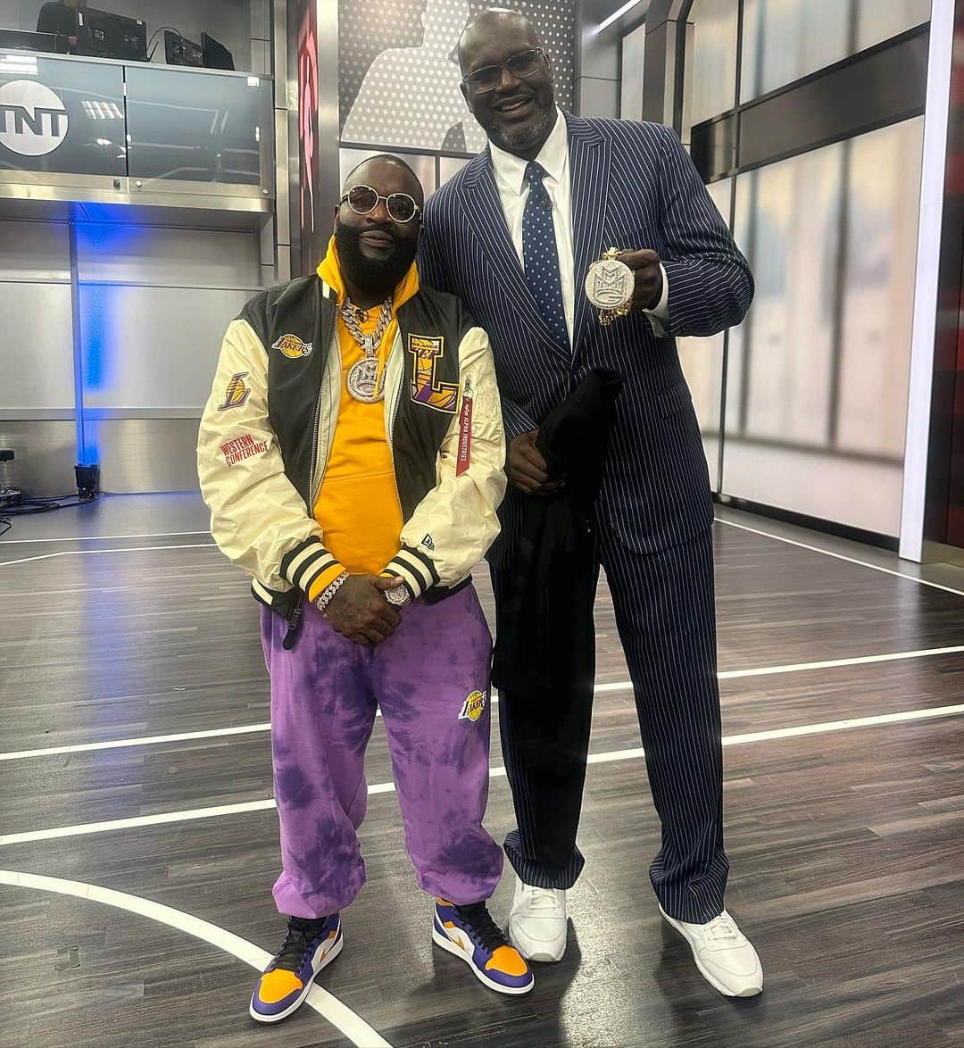 リック・ロスのインスタグラム：「The Very Biggest of them All @shaq ,we been family , dat new #mmg piece just a small token for what you mean not only to myself but this entire Culture. Dat big brother WE never knew WE had.  Shaq & Kobe (Remix) ft @shaq x @damianlillard  Drops Tonight at Midnight! On all streaming platforms!! #MMG」