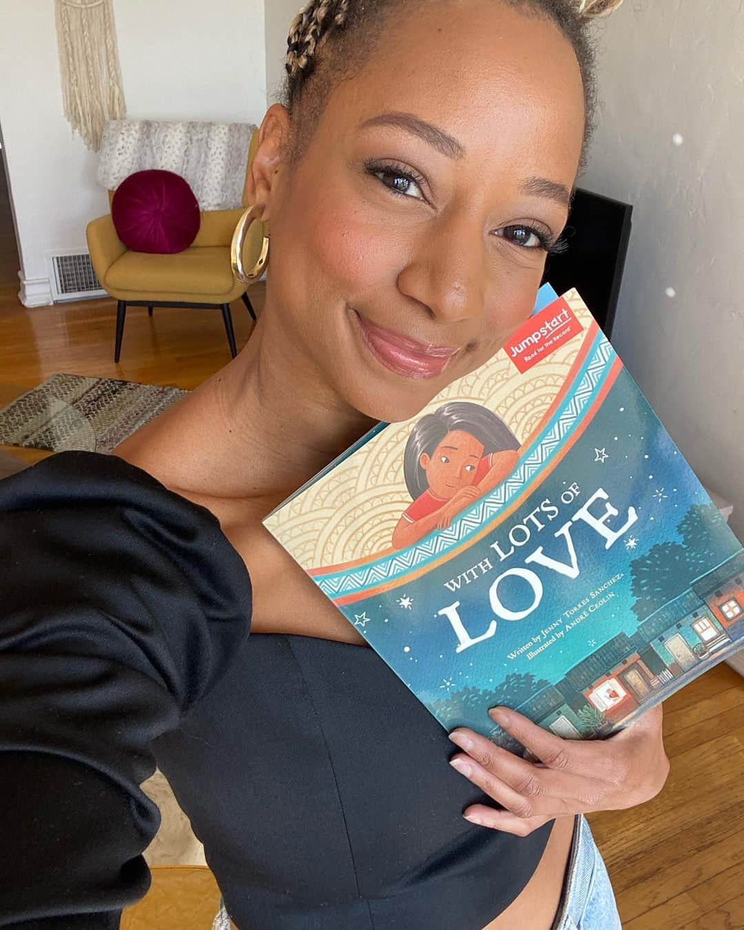 モニーク・コールマンさんのインスタグラム写真 - (モニーク・コールマンInstagram)「I’m thrilled to be participating in this year's community reading of #ReadfortheRecord2023 ❤️📚  @jumpstartkids ‘Read for the Record’ is the world’s largest shared reading experience that celebrates & supports children’s early language and social-emotional development. The goal is to raise awareness around the critical importance of early literacy and give access to inclusive literature that fosters belonging.  Head over to @jumpstartkids or visit jstart.org to learn more!   #ShareLove」10月27日 9時21分 - _moniquecoleman