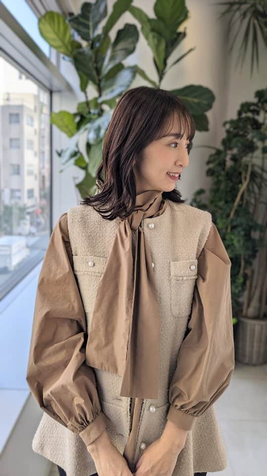 小野恵美のインスタグラム：「長さは変えずに顔周りをイメチェン🍁 前髪を少しだけ作って、季節に合うように。  カラーも秋らしくってお気に入り✨ いつもありがとうございます🕊️ @yuka.o_air @yuka_o_ginza   #髪型 #ヘアスタイル #美容院 #美容室 #ミディアムヘア #外ハネミディアム #hair #haircolor #ヘアケア #ヘアカット #前髪カット #ヘアカラー #30代ヘアスタイル #LEEキャラクター」