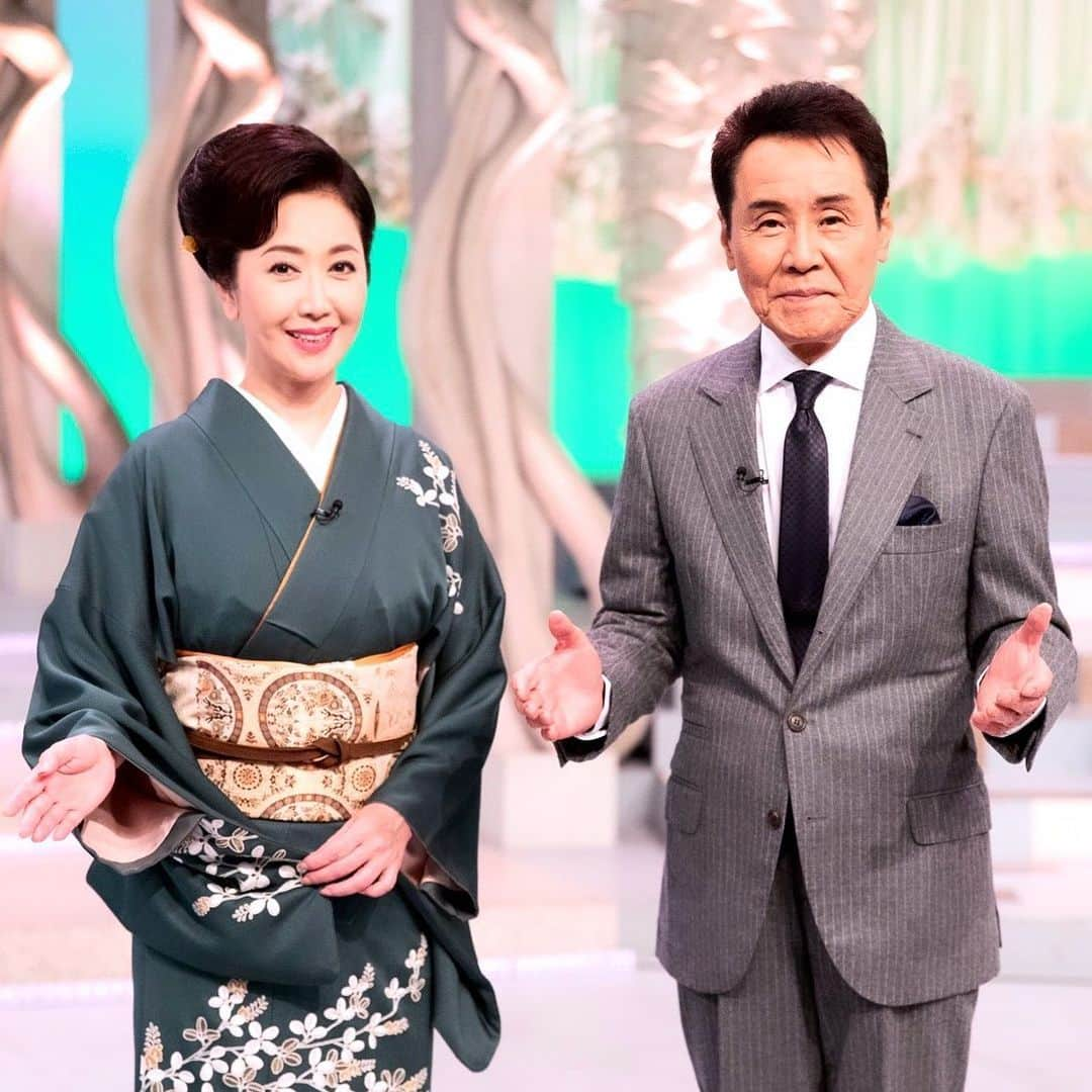 伍代夏子のインスタグラム：「BS朝日「人生、歌がある」 明日(10月28日)夜7時から放送です📺 皆サマ、是非見てちょ💋 Photo by @kazukistagram  #人生歌がある  #セレクション  #お宝プレイバック #北島三郎名曲集  #五木ひろし さん  #伍代夏子」