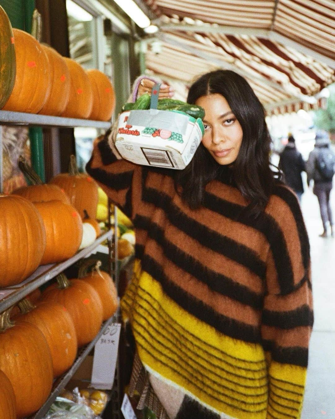 ミスティー・コープランドさんのインスタグラム写真 - (ミスティー・コープランドInstagram)「Fall in Kensington 🤎🍁 @brothervellies Washed Suede Lauryn Boots just blew in with the cold breeze. Live on the site at 9pm EST 🕰️」10月27日 9時46分 - aurorajames