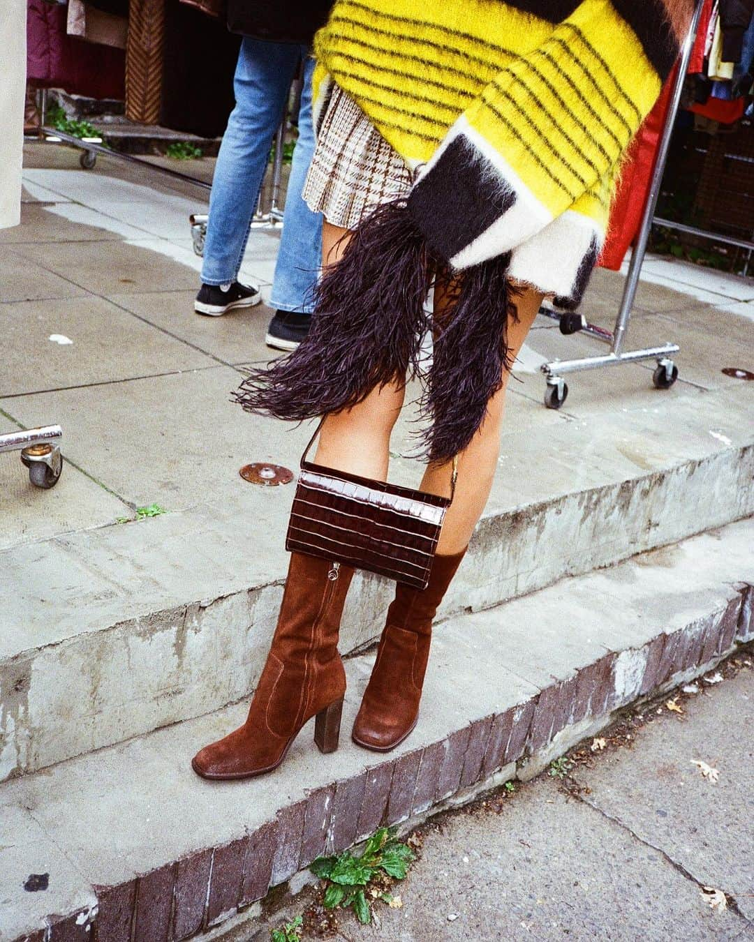 ミスティー・コープランドさんのインスタグラム写真 - (ミスティー・コープランドInstagram)「Fall in Kensington 🤎🍁 @brothervellies Washed Suede Lauryn Boots just blew in with the cold breeze. Live on the site at 9pm EST 🕰️」10月27日 9時46分 - aurorajames