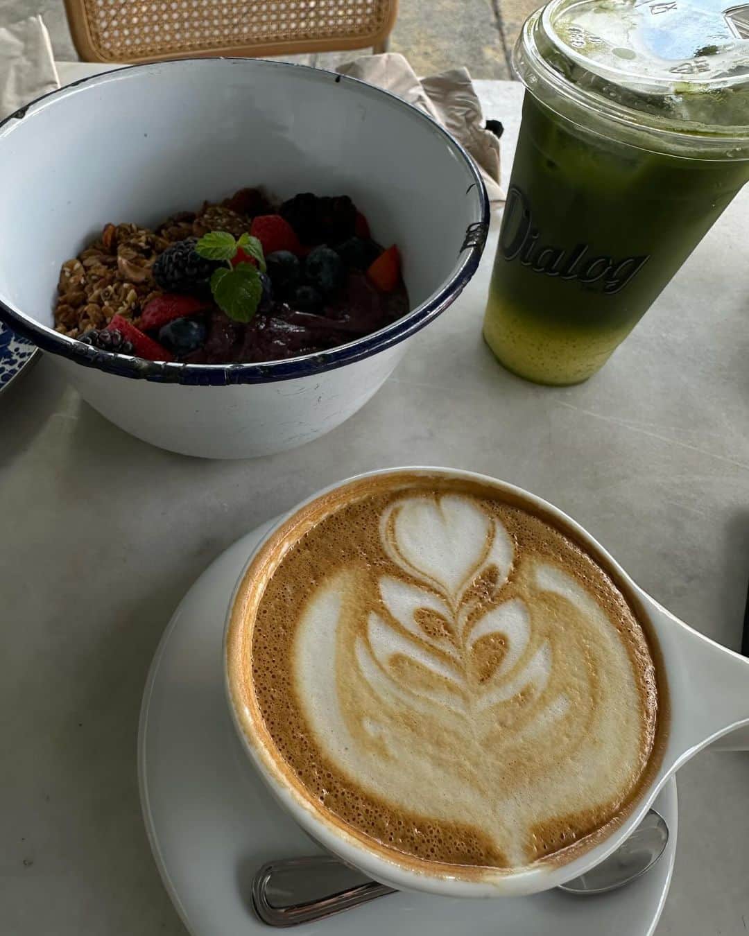 シャニーナ・シャイクさんのインスタグラム写真 - (シャニーナ・シャイクInstagram)「Latte living ☕️🤎」10月27日 9時54分 - shaninamshaik
