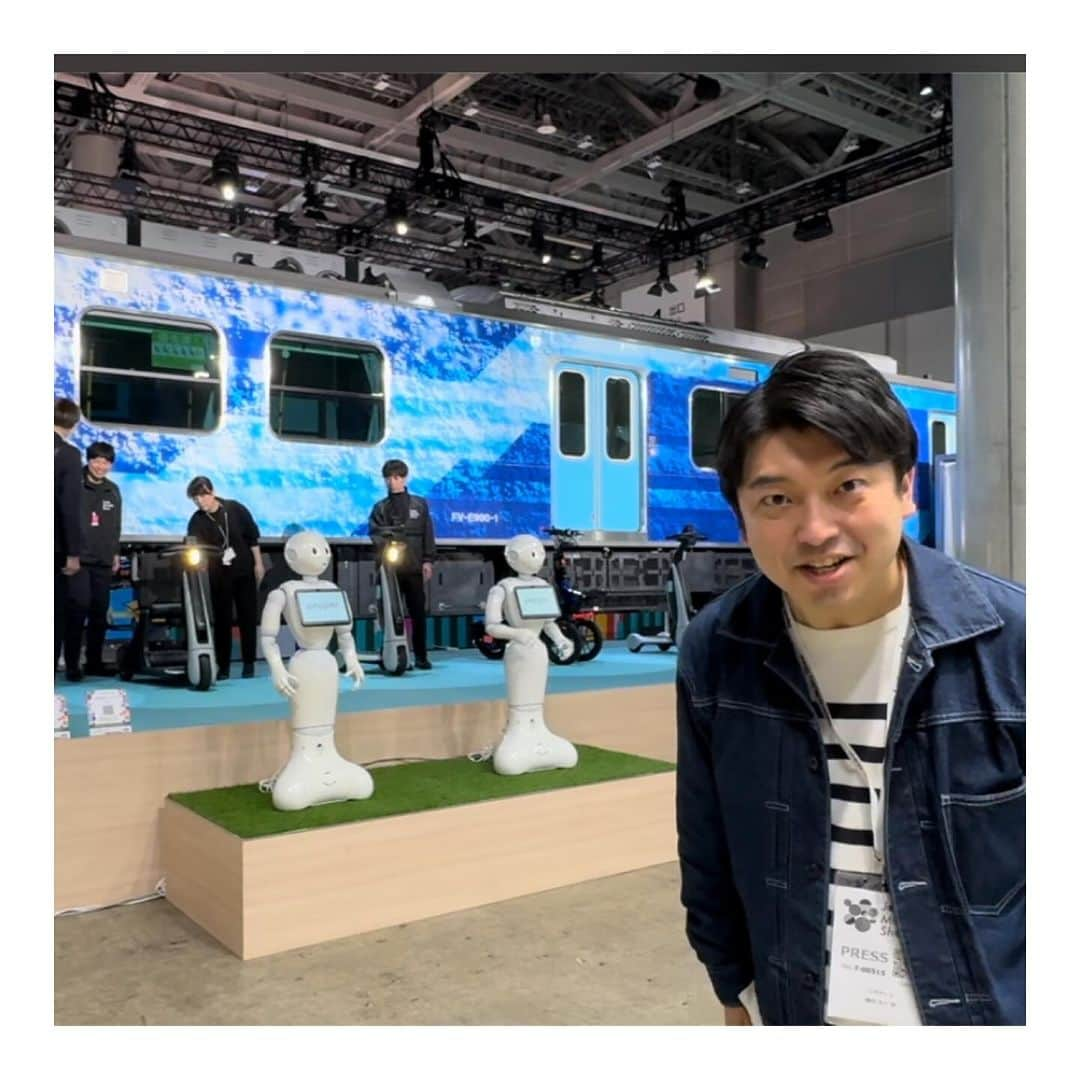 藤田大介のインスタグラム：「Japan Mobility Showのプレスデーに行ってきました。JR東日本グループが取り組むSDGsの一環で誕生した、水素ハイブリッド電車の実車展示が行われていました。間近で見ると迫力が違う！ そのほか、日本テレビとトヨタ紡織さんがコラボした未来型の車の体験や、大好きプラレールコーナーも！今週末から一般公開です。 #JMS #水素ハイブリッド電車 #南武線 #鶴見線 #東京ビッグサイト #ジャパンモビリティショー」