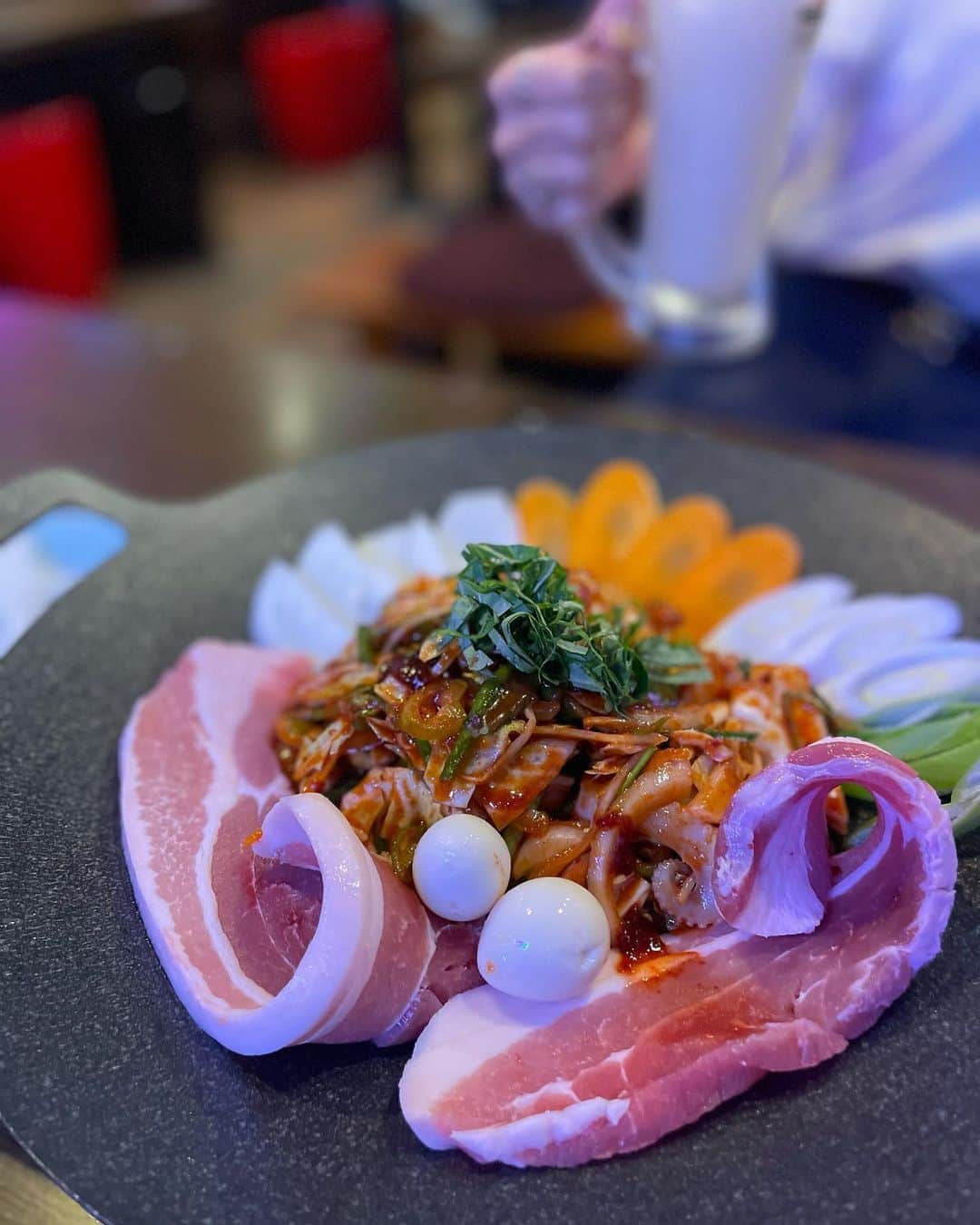 yoka1124さんのインスタグラム写真 - (yoka1124Instagram)「☆ 𝕝𝕦𝕟𝕔𝕙 ☆  . 韓国料理　豚友家(トヌガ) @soyeon.tonuga   大好きな韓国料理🇰🇷 何食べる？韓国料理食べたくない？ ってすぐなる  この日はかずりんとチュクミ🐙 @kazurise   きゅうり巻き🥒も付いてて 食べるとお口の中がリセットされて 永遠に食べれちゃう  この文章書いてるだけでまた食べたくなる また行こうー♡ Instagramフォローして画面見せるとドリンク1杯無料だよ！！！  . . #PR #豚友家 #トヌガ #新大久保 #新大久保グルメ #新大久保ランチ #新大久保韓国料理 #韓国料理 #チュクミ #チュクミサムギョプサル #キンパ」10月27日 10時17分 - yoka1124
