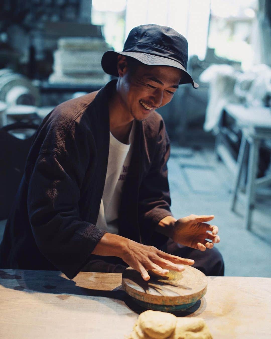 窪塚洋介のインスタグラム：「2024年 年明けたら 第二回の個展やるぞ🏺  土に氣愛いれてきます。  @asita_room」