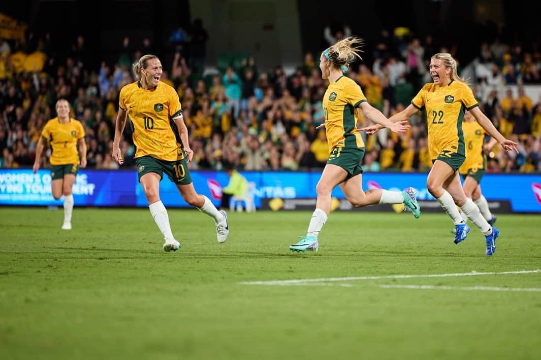 エミリー・バン エグモンドのインスタグラム：「Another win & always a pleasure 🇦🇺💛」