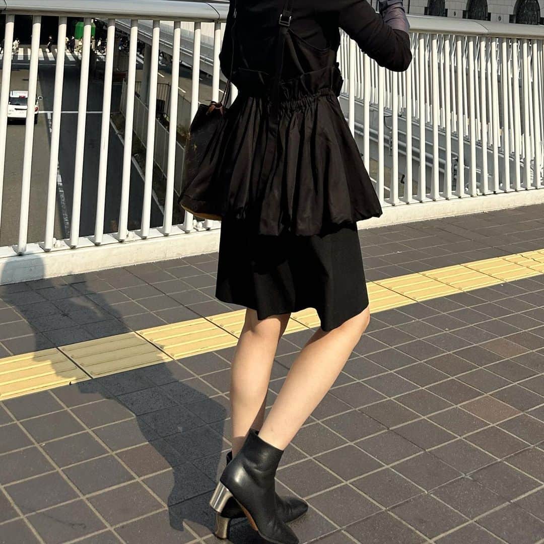 えりんこのインスタグラム：「結婚10年記念に買ってもらった CELINEのbambam👢は もう6年目😊 毎年クリーニングに出して大切にしています。 今年もたくさん履くよー！  photo by @on_style_skmf」