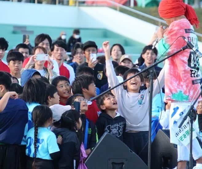 HAN-KUNさんのインスタグラム写真 - (HAN-KUNInstagram)「種子島でライブしたら 子供達のパワーに びっくりした！  種子島の未来最高！！  #種子島bigvision2023  #HANｰKUN」10月27日 10時37分 - voicemagicianjp