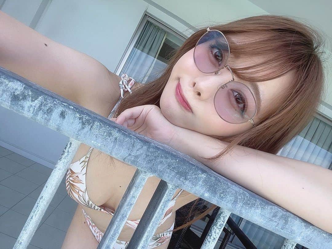 七海のインスタグラム：「にゃん🕶」