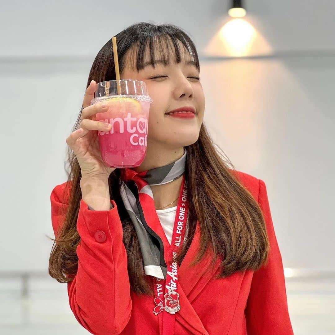 AirAsia (公式) さんのインスタグラム写真 - (AirAsia (公式) Instagram)「Santanから新メニューが登場✨  🍋ザクロレモンゼリー 🧋タイのバブルティー 🍴チキンラザニア  どれもとってもおいしいメニューで、 タイ行きのフライトで提供されています。  12月31日までのメニューとなるため、 ご旅行の際はぜひお楽しみください🛫  #FlyAirAsia #エアアジア #ThaiAirAsia #ThaiAirAsiaX #santan」10月27日 18時00分 - airasia_jpn