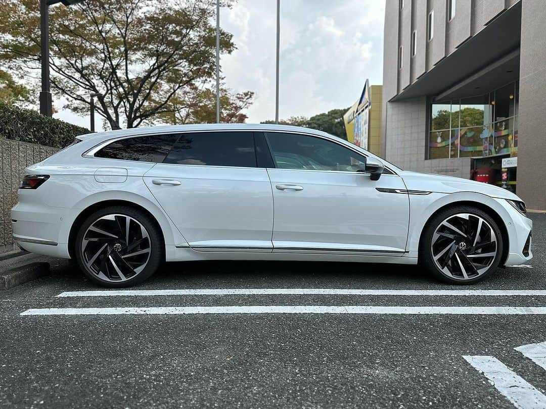 栗田善太郎さんのインスタグラム写真 - (栗田善太郎Instagram)「ずっと乗りたかった  #volkswagen  #arteon #arteonshootingbrake #生産終了」10月27日 10時46分 - kurizen01