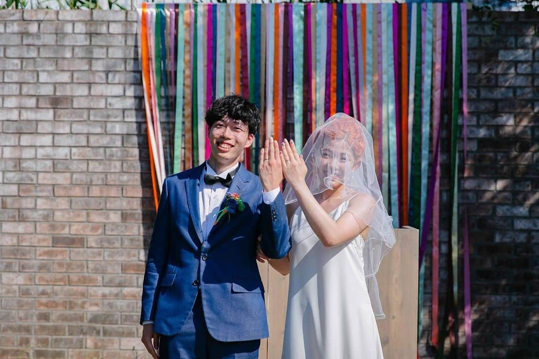 WEDDING CIRCUS オリジナルウェディングさんのインスタグラム写真 - (WEDDING CIRCUS オリジナルウェディングInstagram)「・ RAINBOW SHOWER  同期で出会ってから 気つけばいつも2人で飲んで 疑う余地もなく付き合ってたね  散歩してサイクリングして旅行して いつもたくさん飲んで笑って 唯一お酒が進まなかったのは プロポーズしたあの夜だけ それもまたいい想い出だよ  7.16 ナナイロの日 今日この日に集まってくれる大切な皆んなに ぼくらの幸せのRAINBOW SHOWERが 降り注ぎますように 我が家に集まってワイワイ飲むような 最高に楽しいWEDDING PARTYを さぁ始めよう！  ____________________________________________  都心唯一の屋外wedding @lovekingdom_wedding   都心のoutdoor BBQ park@豊洲 WILD MAGIC & LOVE KINGDOM @wildmagic_therainbowfarm  白砂と水が織りなす 都会のビーチリゾート  都会のど真ん中に現れる 非日常的なリゾート空間  夜はライトアップされ 高層ビル群の夜景を見ながら お二人だけの世界へ  @wedding_circusではお二人だけの企画書を作成して 世界に一つだけのウェディング 空間コーディネートをご提案しております  東京ロケーションフォト @love__frames   横浜ロケーションフォト @love__frames_yokohama   でスタイリッシュな前撮りも可能  ---------------------------------------------------- SPECIAL WEDDING FAIR開催！ 詳しくはプロフィールからFAIR情報をご覧ください  weddingに自由を… produce by @wedding_circus  #weddingに自由を #weddingcircus #wildmagic #2024wedding  #originalwedding #tokyowedding #gardenwedding #boho #bbq #卒花レポ #プレ花嫁 #オリジナルウェディング  #結婚式アイデア #1日1組貸切wedding #ウェディングプロデュース  #アウトドアウェディング #ウェディングフォト #ウェディングフェア #ガーデンウェディング #ロケーションフォト」10月27日 10時54分 - wedding_circus