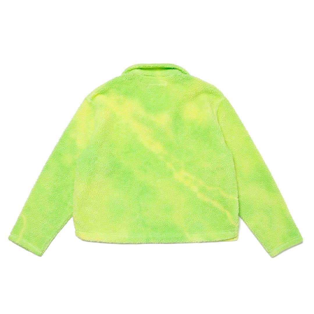 HUMAN MADEさんのインスタグラム写真 - (HUMAN MADEInstagram)「“LIME COWBOY PULLOVER” will be available at 28th October 11:00 am (JST) at Human Made Online Store.   10月28日AM11時より、”LIME COWBOY PULLOVER” が HUMAN MADE のオンラインストアにて発売となります。  ※この商品はCACTUS PLANT FLEA MARKET のアイテムであり、HUMAN MADE とのコラボレーションアイテムではありません。  *This product is a Cactus Plant Flea Market item and is not a collaboration with Human Made.  ワイドシルエットのプルオーバージャケット。ボアパイル素材を手作業で染色したライムグリーンをベースに、CACTUS PLANT FLEA MARKETオリジナルの模様が施されています。  Pullover boa pile jacket with a wide silhouette. The design features an original Cactus Plant Flea Market pattern on a hand-dyed lime green base.」10月27日 11時06分 - humanmade