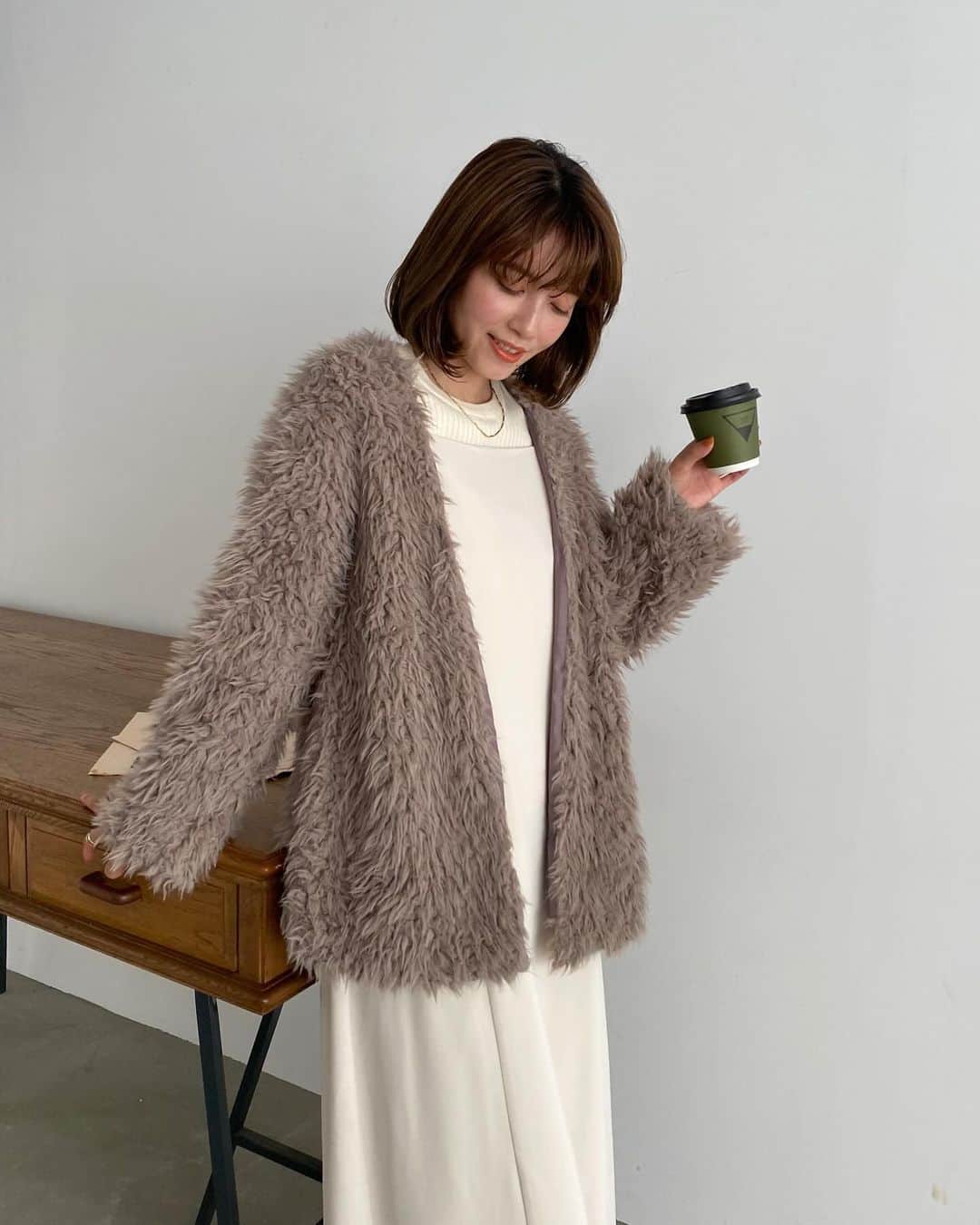 のインスタグラム：「≪10/27 newitem≫ . #ノーカラーファーブルゾン 【3color】(ACJR5507)  #titivate #ティティベイト #アウター #ファーコート #アウターコーデ #コート #冬コーデ #カジュアルコーデ #ファッション #大人カジュアル #トレンドコーデ #大人カジュアルコーデ #シンプルコーデ #きれいめカジュアルコーデ #大人可愛いコーデ」