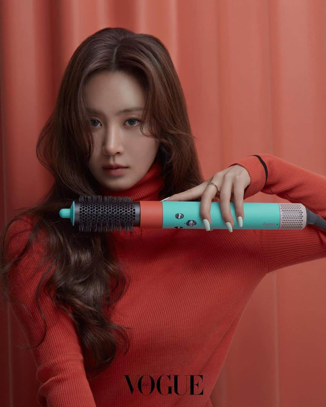 ユリ さんのインスタグラム写真 - (ユリ Instagram)「🩵 @voguekorea  @dyson_kr   #dyson」10月27日 11時21分 - yulyulk