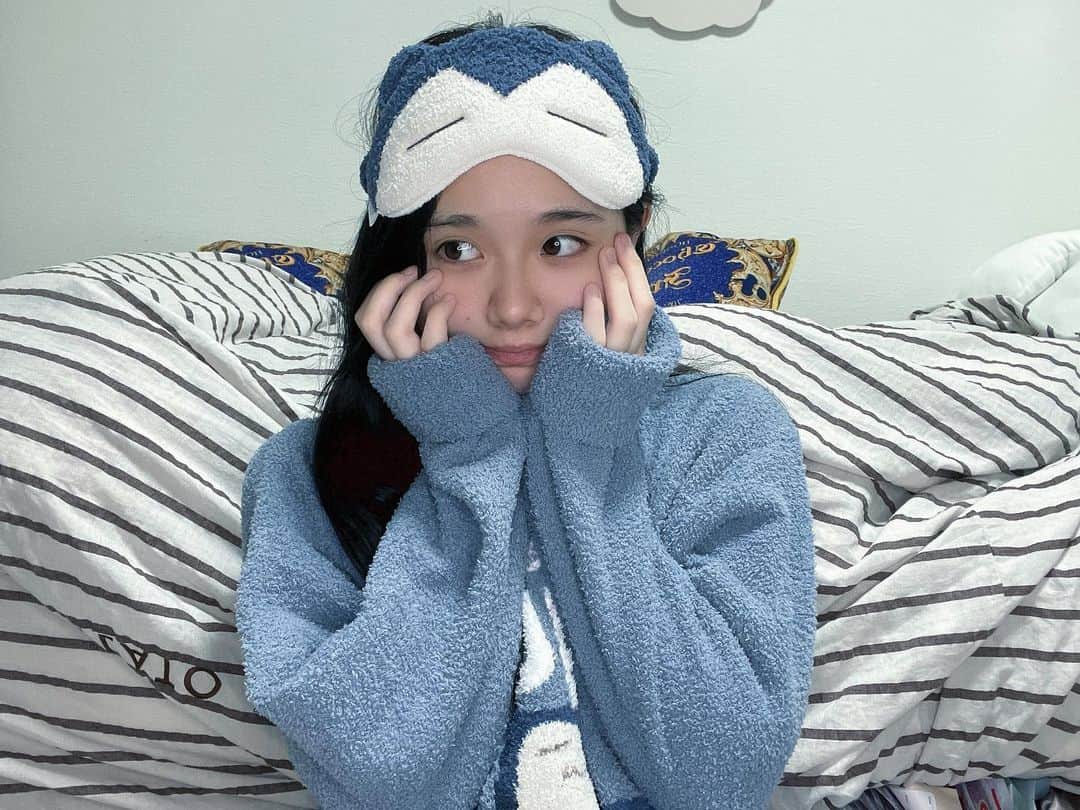 のインスタグラム：「ファンの方から頂いた、第二のカビゴンパジャマ〜 とポケモンコラボの蒸気ホットアイマスクです！ 有難う〜！」