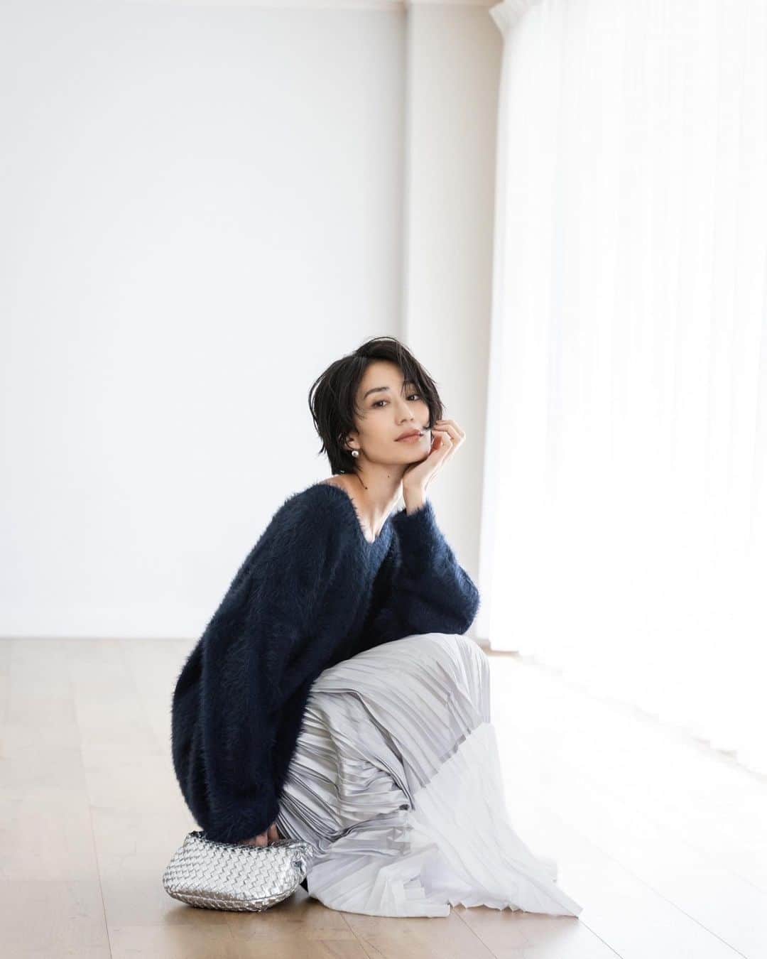 神山まりあのインスタグラム：「@urs_official  Winter look公開開始♡  ぜひご覧ください✨✨  #urs_official #urs_styling #ユアーズ #PR」