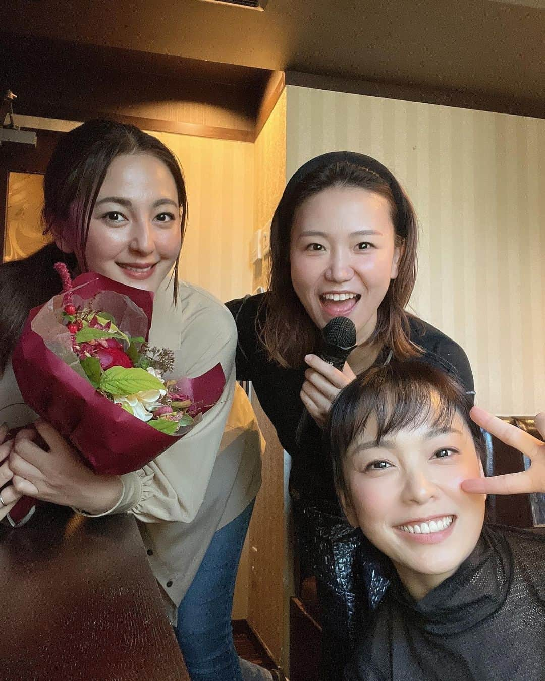 杜このみのインスタグラム：「昼カラオケ会🎤💕 たくさん歌って、女子トークして、 あっという間に時間が過ぎてしまいました😂💦 もっと一緒にいたかったなぁ…🥺♡ まゆみちゃんのお誕生日🎂お祝い出来てよかった〜♡♡ #昼カラカラオケ #昼カラ #たくさん笑って #たくさん歌って #また次回楽しみ♡」