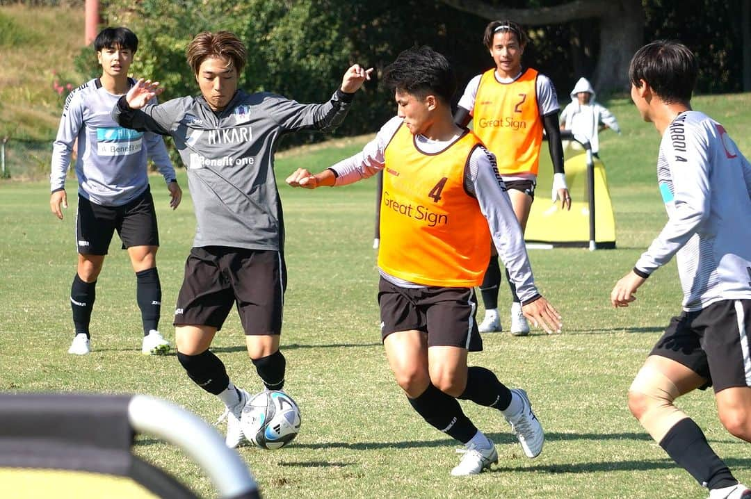 愛媛FCのインスタグラム：「🍊EFC TRAINING PHOTO📸  🟧NEXT MATCH🟧 📅10月28日（土） ⌛13時00分キックオフ 🆚#奈良クラブ 🏟#ロートフィールド奈良  試合情報はこちら💁‍♂️ https://www.jleague.jp/match/j3/2023/102817/preview/  #ヒカリ #ベネフィットワン #マテラ81 #GreatSign #ジョガボーラ #JOGARBOLA #サンパーク #ehimefc #愛媛FC #己超」