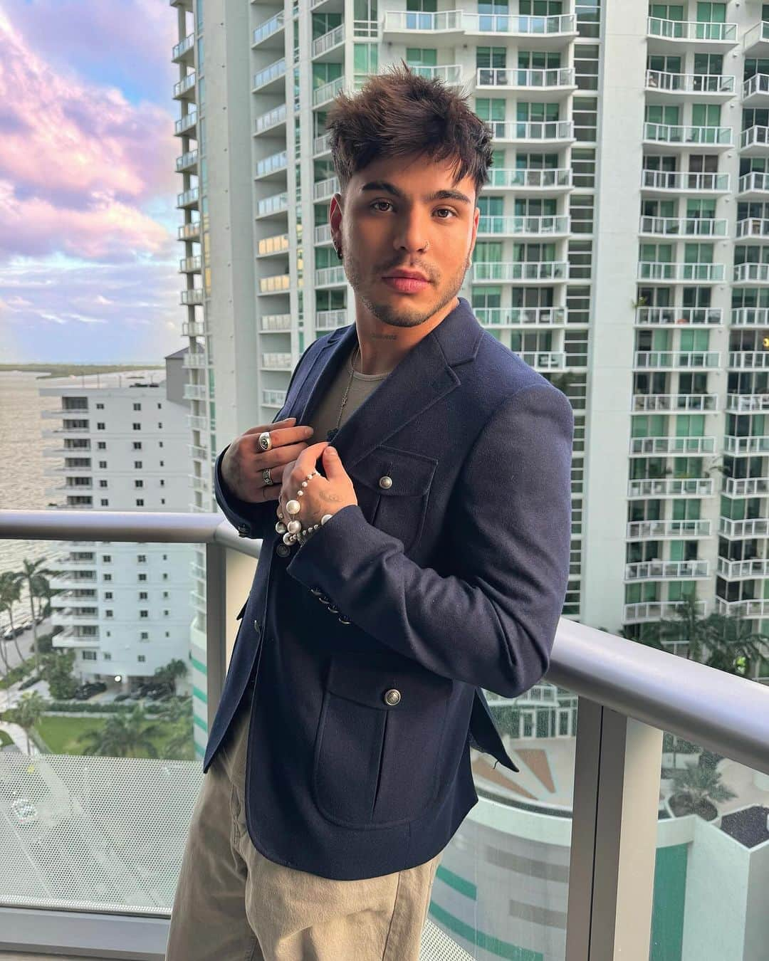 Sebastián Villalobosのインスタグラム：「Rolling Stone en español fue divertido 🎸✨」