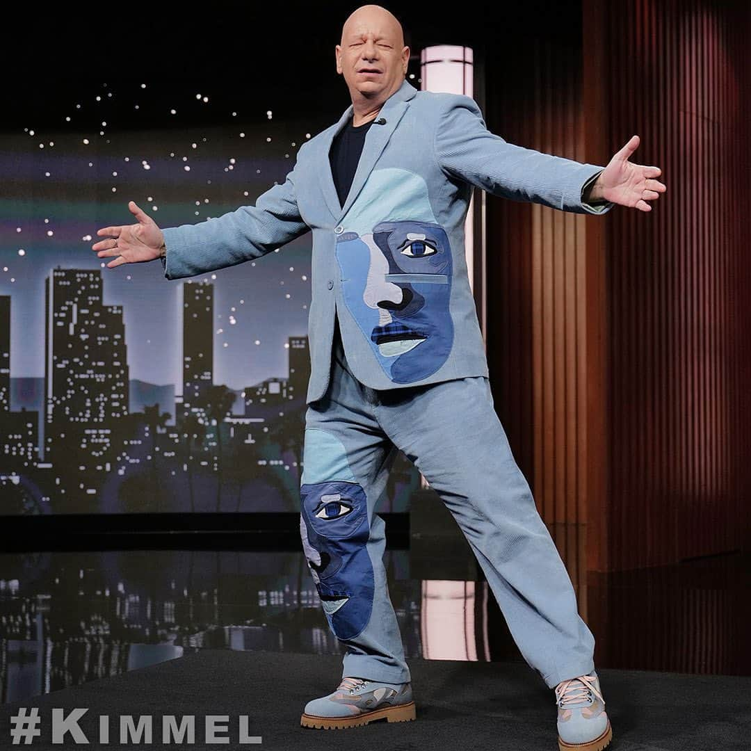 ジェフリー・ロスさんのインスタグラム写真 - (ジェフリー・ロスInstagram)「Tune into @jimmykimmellive tonight. A lot of laughs roasting kids Halloween costumes and talking about my new show “Take A Banana For The Ride” coming to the comedy festivals in Chicago, NYC, St. Louis in November. Thanks @jimmykimmel !  Style by @kidsuper」10月27日 12時09分 - therealjeffreyross