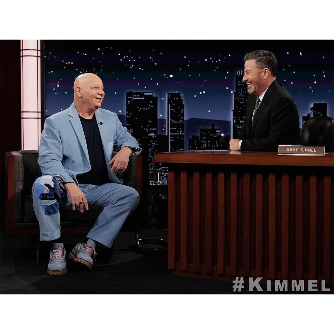 ジェフリー・ロスのインスタグラム：「Tune into @jimmykimmellive tonight. A lot of laughs roasting kids Halloween costumes and talking about my new show “Take A Banana For The Ride” coming to the comedy festivals in Chicago, NYC, St. Louis in November. Thanks @jimmykimmel !  Style by @kidsuper」