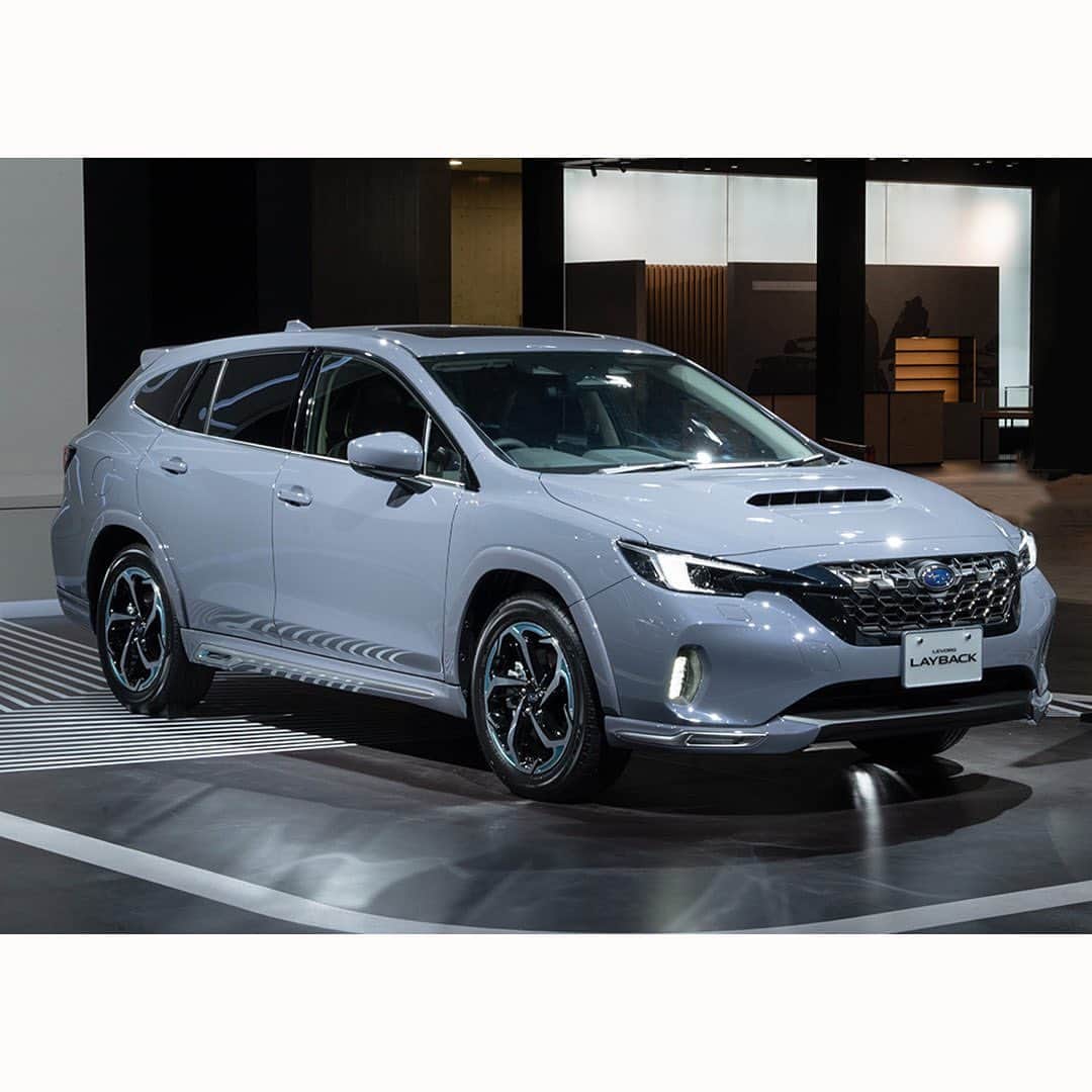 のインスタグラム：「【JAPAN MOBILITY SHOW 2023】  出展車両情報③ ■LEVORG LAYBACK 「Limited EX」 純正アクセサリー装着車  クラッディング部をボディカラーと同色のパーツでコーディネートする「プレミアムアーバンパッケージ」をベースとし、お客様の個性を演出する用品と組み合わせることで、上質かつ洗練されたスタイルを表現したレヴォーグ レイバックのSUBARU純正アクセサリー装着車です。  #SUBARU #スバル #LAYBACK #レイバック #SUBARUJMS #JMS2023 #ジャパンモビリティーショー」