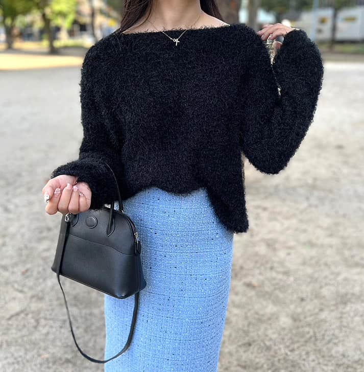 Mode Robeのインスタグラム：「* * NEW item...✔︎ * ボートネックシャギーニット/4カラー 【mr5601】 black,white,gray,pink * * * #MODEROBE #韓国女優ファッション」