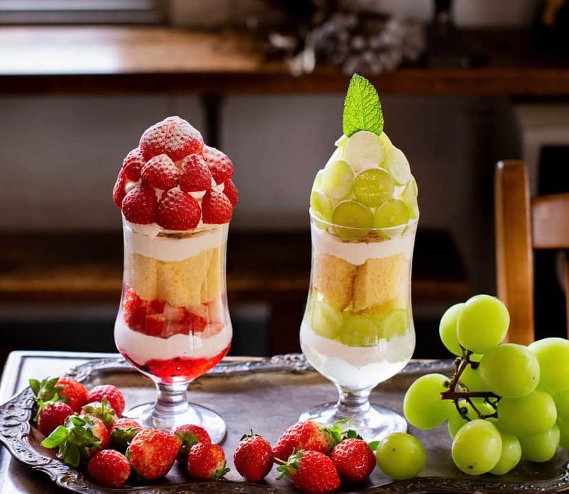 ノカフェのインスタグラム：「◉いちごパフェ、シャインマスカットパフェ◉ そろそろ終盤になってきました。 11月上旬、終了予定です。  デザート、パフェ、ケーキ、ドリンク各種ご用意しております。 メニュー全て数量限定のため無くなり次第終了となります。 予めご了承ください。よろしくおねがいいたします。」