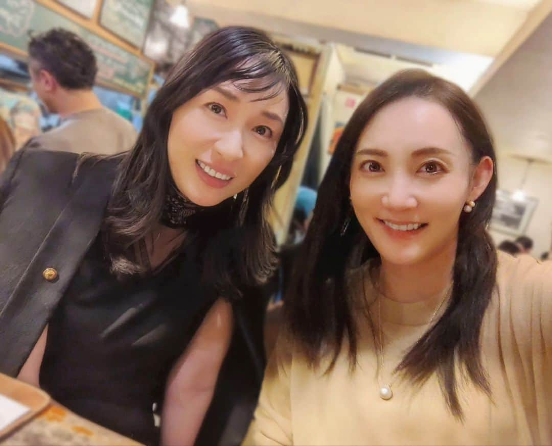 佐々木実季のインスタグラム：「先日、美沙紀ちゃんとスペイン料理を食べに行きました🇪🇸 ここはよくランチには伺っていて、いつかディナーもと思ってたからやっと🤍 人気店だけあって平日なのに満席🈵お料理も全てとても美味しかったです😋 お腹いっぱいでお肉まで入らなかったのが残念でしたが、デザートのモンブランはしっかりいただきました🌰✨ ワインもたくさんあったから、次回は🥩×🍷いろいろ飲んでみたいな🍴 　 バリキャリ美沙紀ちゃんとたくさん話して、充実した楽しい時間を過ごしました♪ いつもありがとう❤️ 　 #スペイン料理 #🇪🇸 #スペインバル #スペインバルジローナ #五反田グルメ #五反田ディナー #楽しい時間はあっという間 #お腹ポンポコリン #エビとアボカドのサラダ #エビのアヒージョ #ホタテのカルパッチョ #ポルチーニ茸のアヒージョ #カニグラタン #魚介のパエリア #モンブラン #ゴルフ女子 #ゴルフ女子と繋がりたい #ゴルフ好きな人と繋がりたい #ゴルフ行きたい #ゴルフ大好き」