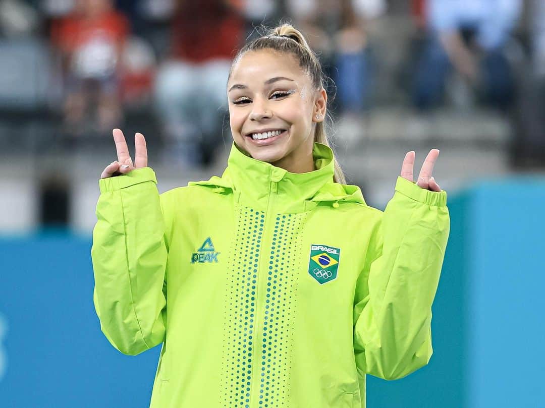 フラヴィア・サライヴァのインスタグラム：「Dias inesquecíveis 💚✌🏼🩵」