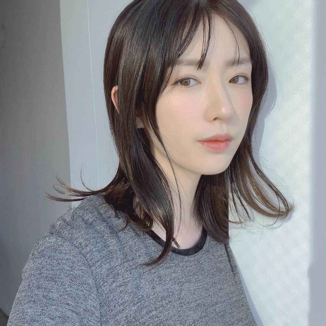 樋口柚子のインスタグラム：「💇🏻‍♀️ ちょっと久しぶりのヘアカット、 頭の重さ半分になった気がするくらい 軽くなって嬉しい☺️笑」