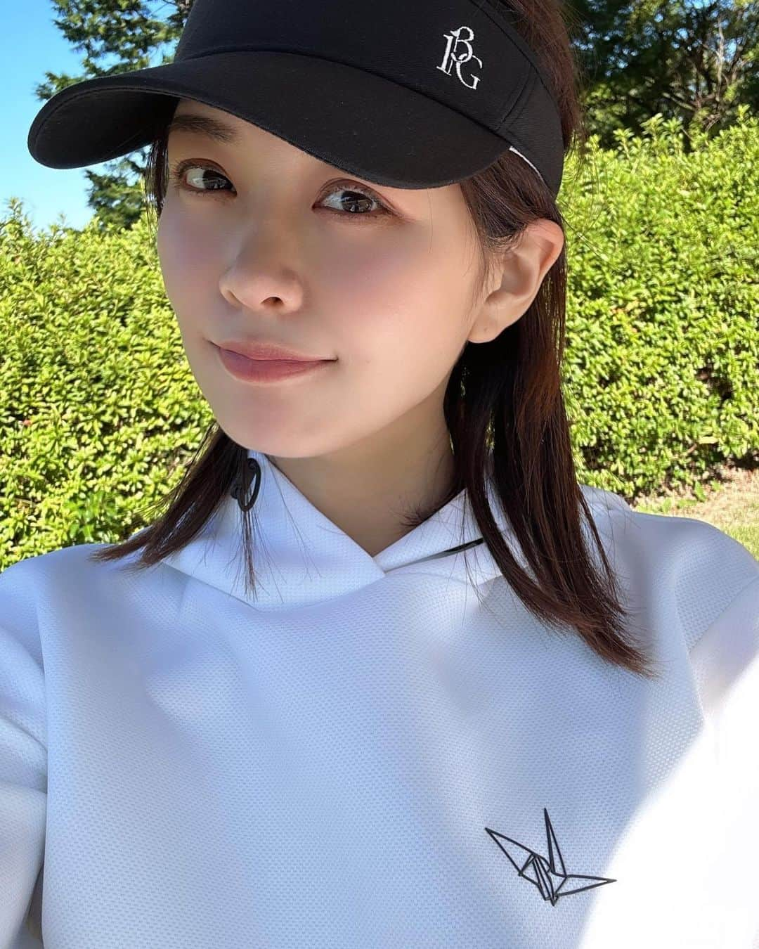 乙幡紗紀のインスタグラム：「・ 今季のセットアップ🤍 柔らかい生地で動きやすいし、可愛い🖤🤍  #golf#golflife #golfstagram #golfwear#golfgirls  #ゴルフ#ゴルフ女子  #ゴルフウェア #ゴルフ男子」