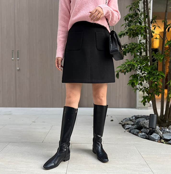 Mode Robeさんのインスタグラム写真 - (Mode RobeInstagram)「* * NEW item...✔︎ * ツイードポケットミニスカート/3カラー 【mr5606】 black,pink,red * * * #MODEROBE #韓国女優ファッション」10月27日 12時26分 - mode_robe_official