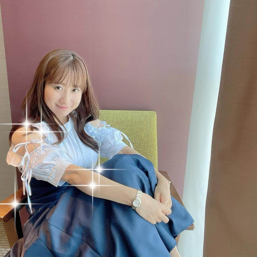 吉井明子さんのインスタグラム写真 - (吉井明子Instagram)「写真は7月の🍧 この頃は最高気温が35度の毎日だったんだよなぁ🙄 戻りたい？戻りたくない？ 皆さんはどっち？？  明日は NHK BS4Kにて 午前9時〜午前9時25分 『週刊4Kふるさとだより』 放送です。  よろしくお願いします☺️  #オフショット #ワンピース #夏の思い出 #気象予報士 #気象キャスター #weatherforecaster #기상캐스터　#氣象主播 #bs4k #週刊4Kふるさとだより #nらじ #マイあさ #smile #微笑 #미소　#senyum #मुस्कान」10月27日 12時33分 - akiko_yoshii_sunny_rain