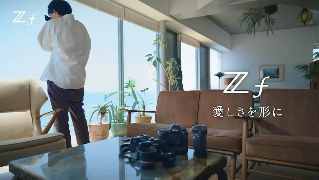 ロビンのインスタグラム：「イメージモデルを務めたNikonのフルサイズミラーレスカメラ「Z f」が、ついに 本日発売です。 スペシャルコンテンツで、僕のインタビュー動画と作品が公開になったので、 ぜひ見てみてください 撮影に協力してくれたのは伊礼姫奈ちゃん、ありがとう！  https://www.nikon-image.com/sp/zf/ #Zf #Nikon #愛しさを形に #nikoncreators #PR」