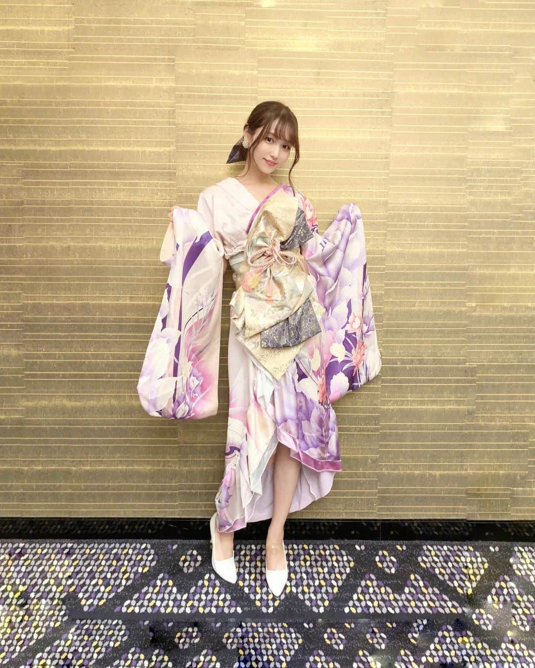 穐田和恵さんのインスタグラム写真 - (穐田和恵Instagram)「先日は歌のお仕事🎤 小原春香ちゃん、小野晴香ちゃんと一緒に🥰大好きな2人💓リハーサルから楽しかった💕  歌謡曲に挑戦〜！ 約700人くらいのお客様の前で歌わせて頂きとっても貴重な経験で幸せでした💕心から感謝🙏  #歌謡曲 #artist #idol」10月27日 12時39分 - kazue.akita