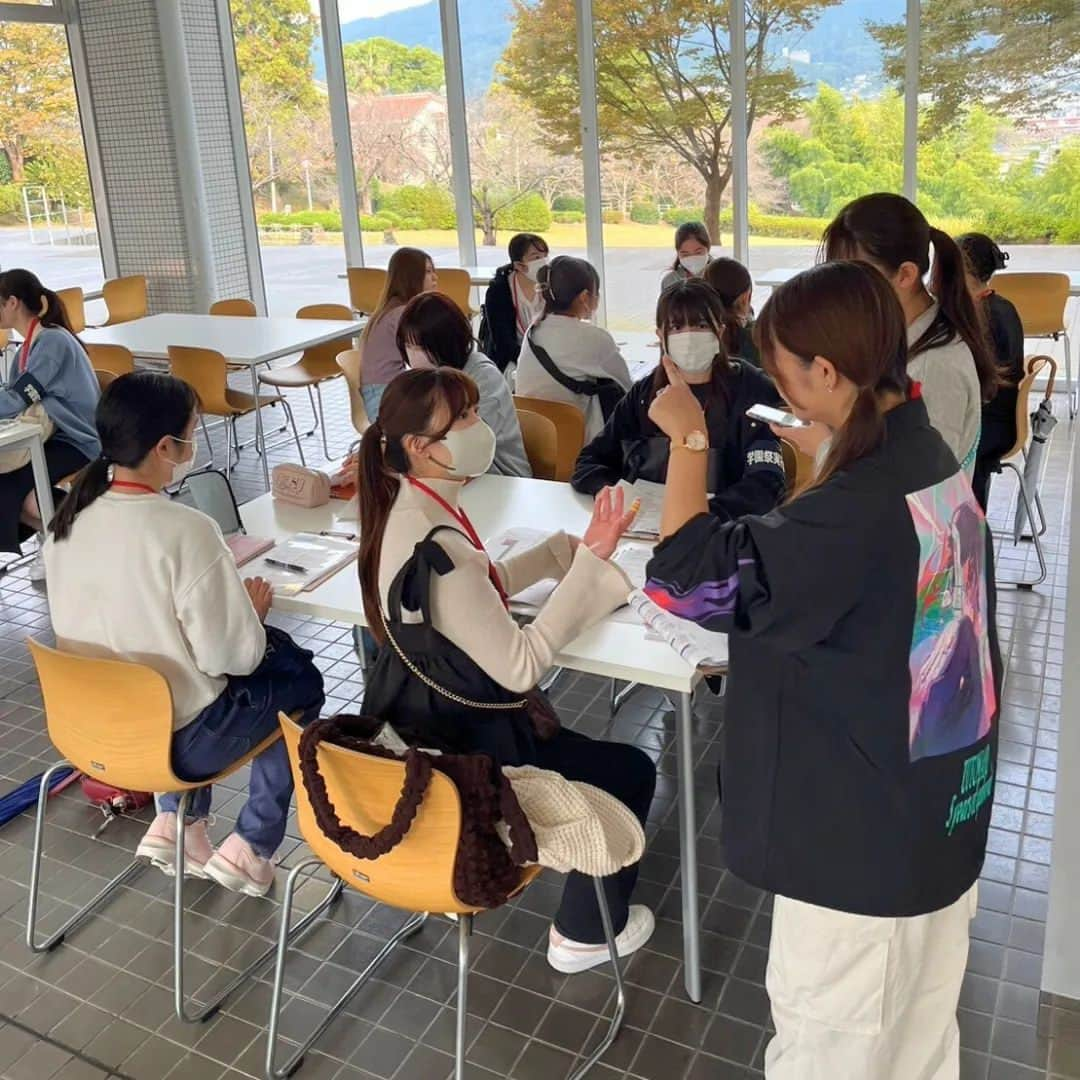 福岡女子短期大学さんのインスタグラム写真 - (福岡女子短期大学Instagram)「いよいよ、学園祭が明日に迫りました……！ 朝早くから、学友会執行部の皆さんが、色々と準備をしてくれました〜！👏👏 お疲れ様です！！ 明日も、頑張って行きましょう！！  #福岡女子短期大学 #学友会執行部 #風早祭 #前日準備 #学園祭 #ミーティング #明日」10月27日 12時40分 - fukuoka_wjc