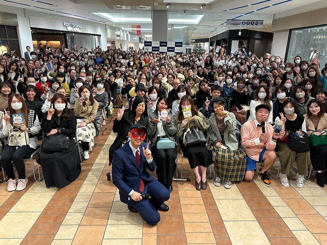 ゲッターズ飯田さんのインスタグラム写真 - (ゲッターズ飯田Instagram)「本日は35名占いました。 1000人占い残り360人」10月27日 23時36分 - iidanobutaka