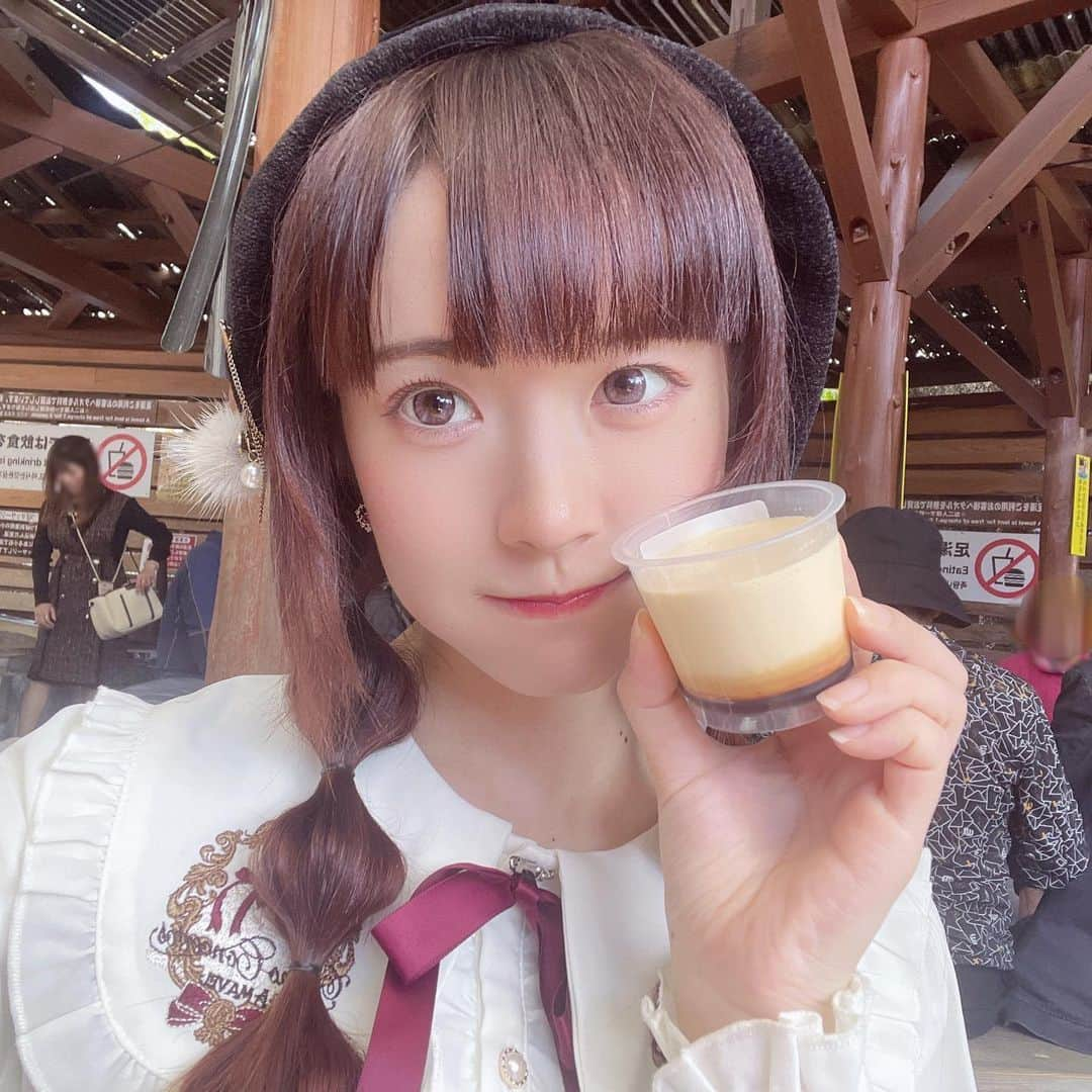 永井杏樹のインスタグラム：「  初❣️醤油ぷりん食べてきた🍮💓  (*´﹃｀*)‧º·˚ｵｲｼｶｯﾀ  #ロリータ #ロリータファッション #lolita #kawaii  #lolitafashion #kawaiifashion #amavel #アマベル #axesfemme #アクシーズファム #地獄めぐり #かまど地獄 #醤油ぷりん #大分 #別府 #永井杏樹 #ミルハニ #アイドル」