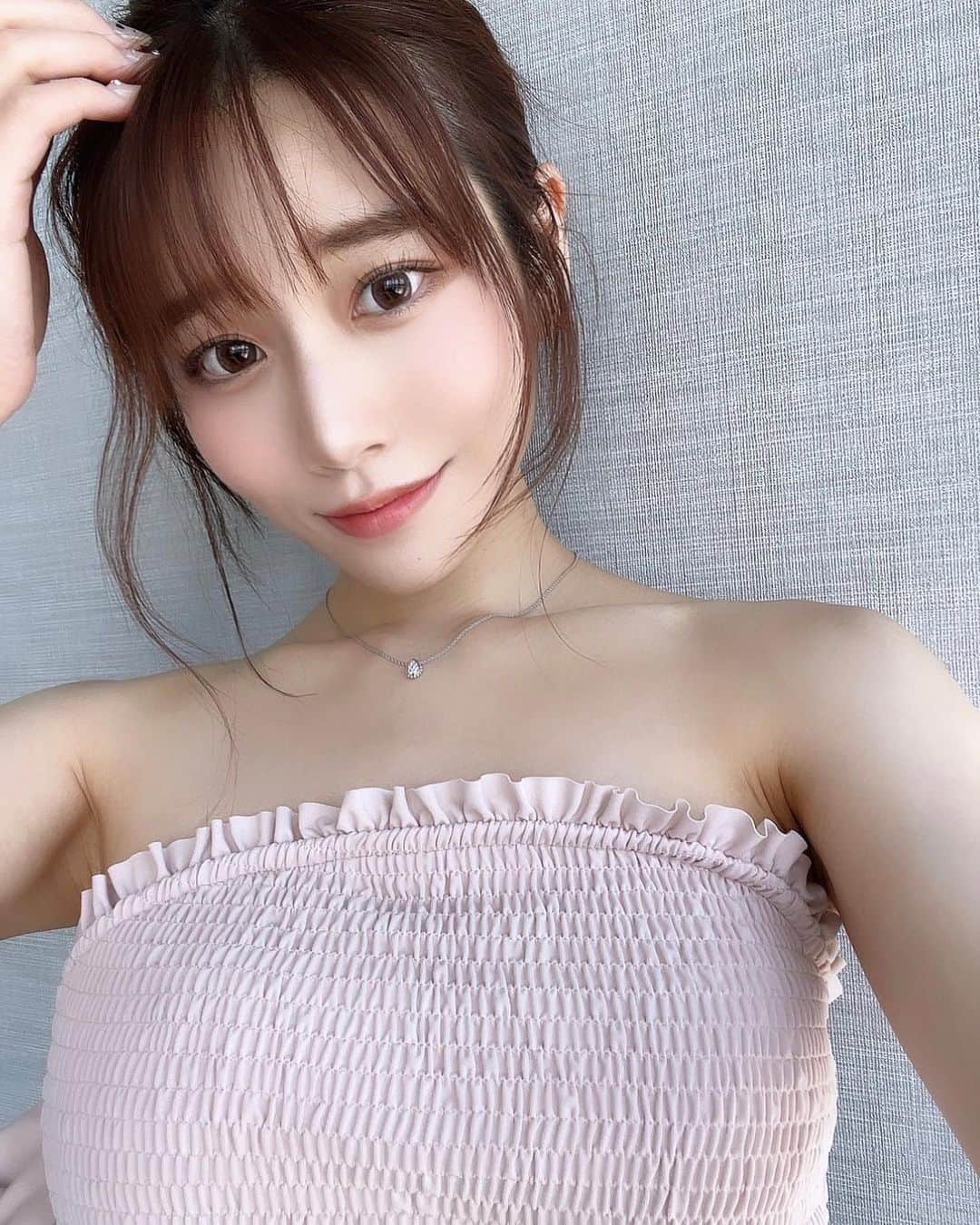 河北彩花さんのインスタグラム写真 - (河北彩花Instagram)「⁡ ⁡ 今回は香港の方々とのお仕事でした🇭🇰 ⁡ ⁡ 初めてギターを弾いてもらいながら 少しだけ歌も歌わせてもらいました🤍 ⁡ ⁡ とっても楽しかったです🙏🏻´- 情報解禁おたのしみに💞   #香港  #𝓒𝓸𝓶𝓲𝓷𝓰𝓢𝓸𝓸𝓷」10月27日 22時09分 - saika_kawakita__official