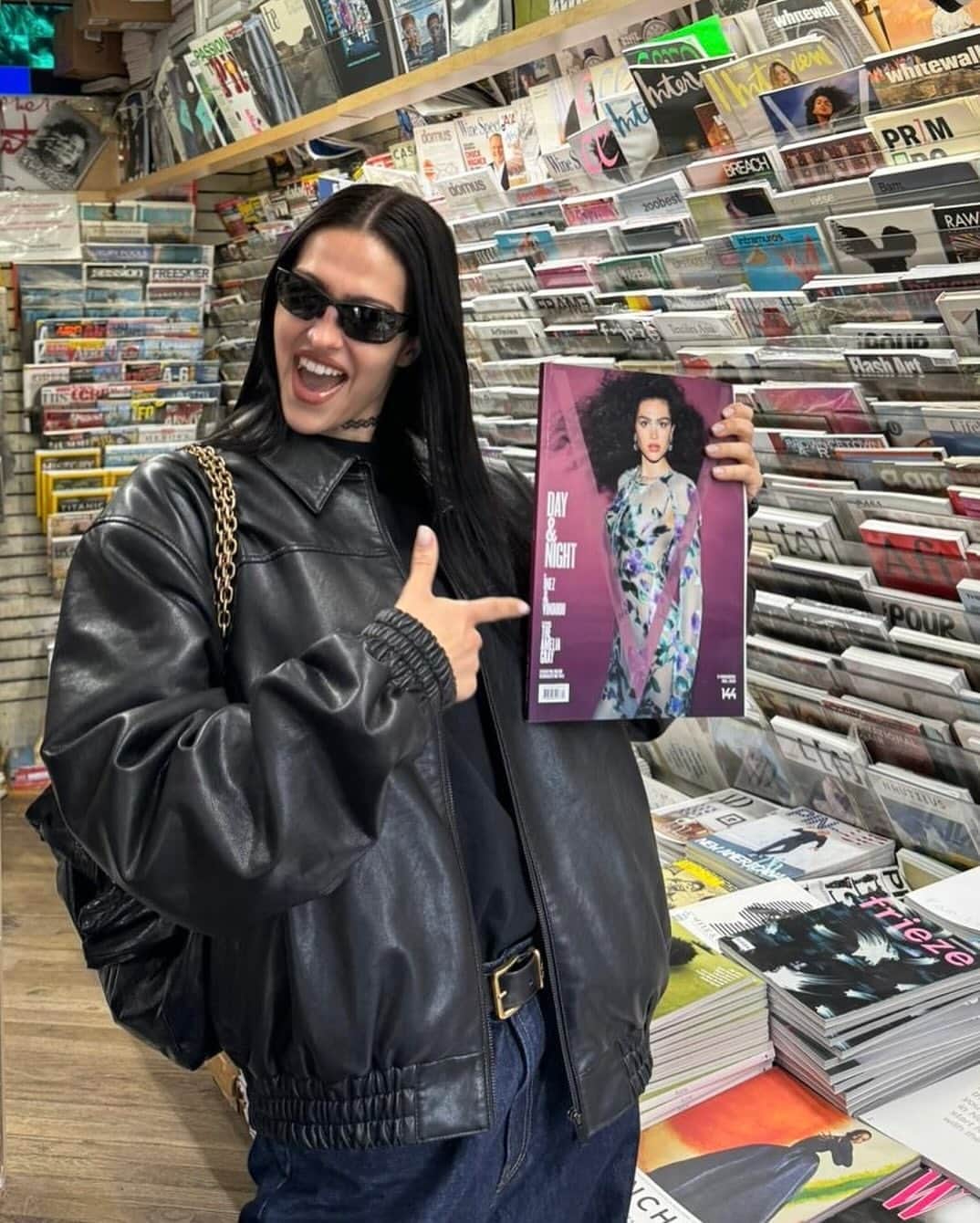V Magazineのインスタグラム：「Spotted at the newsstands in Downtown New York City, model @ameliagray stopped in to check out her cover of our newest V144 Fall 2023 Issue, photographed by @inezandvinoodh and styled by @paulsinclaire!  — Did you secure a copy of our newest fall issue? Head to shop.vmagazine.com to order Amelia’s cover of V144 before it goes into our archive vault!」