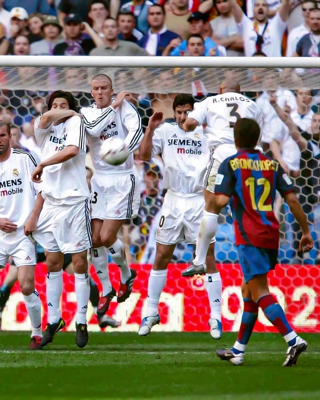 ロナウジーニョさんのインスタグラム写真 - (ロナウジーニョInstagram)「Lembranças #ElClasico!!! Força Barça 🔴🔵」10月27日 22時15分 - ronaldinho