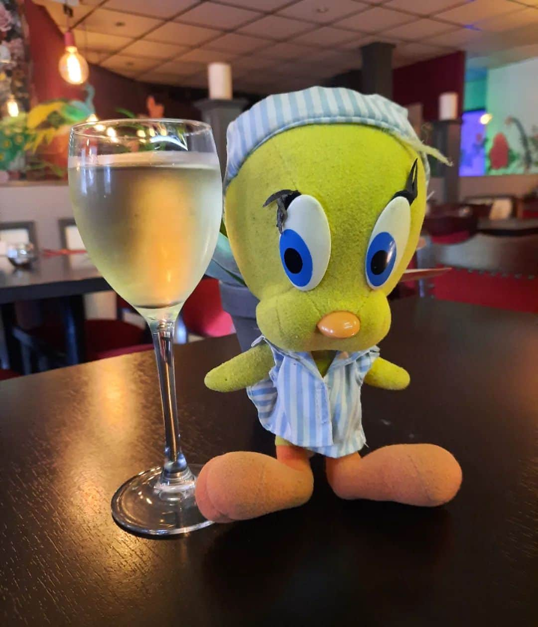 Little Yellow Birdさんのインスタグラム写真 - (Little Yellow BirdInstagram)「Happy Friday my friends! Cheers! #littleyellowbird #tweety #tweetykweelapis #adventures #yellow #bird #weekend #friday #cheers #proost #wine #drinks #october #holidaysareover #stuffedanimalsofinstagram #plushiesofinstagram」10月27日 22時18分 - tweetykweelapis