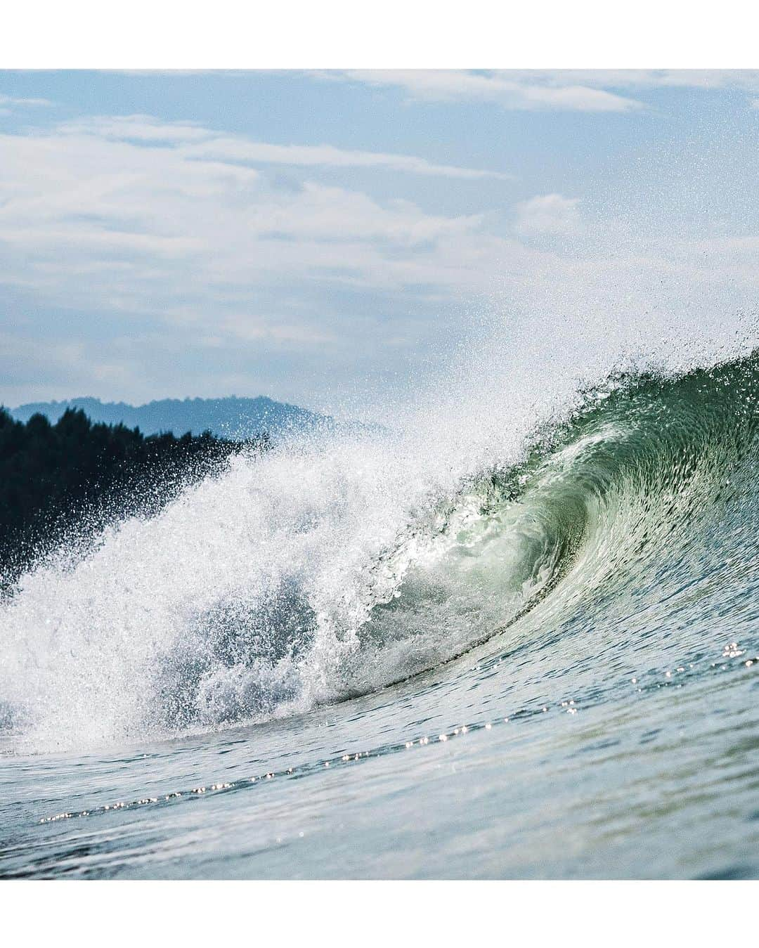 八代健さんのインスタグラム写真 - (八代健Instagram)「The ocean can be a restless canvas. Its mood, forever turning with the tides. Alone in the heart of the ocean, I have observed this untamed beauty. Through my lens, I connect with the ocean's splendour...and share the magic with you...  #Oceanart  #HydroConquest #LonginesThailand」10月27日 22時19分 - kenyashiro