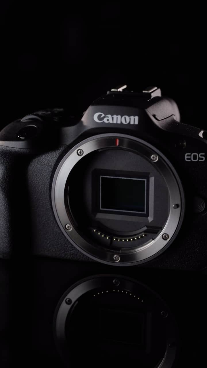 CANON USAのインスタグラム：「Hocus focus! 🎃 📸 Turn moments into memories this spooky season with the Canon EOS R100! #canoncamera #photography #canoneosr100」