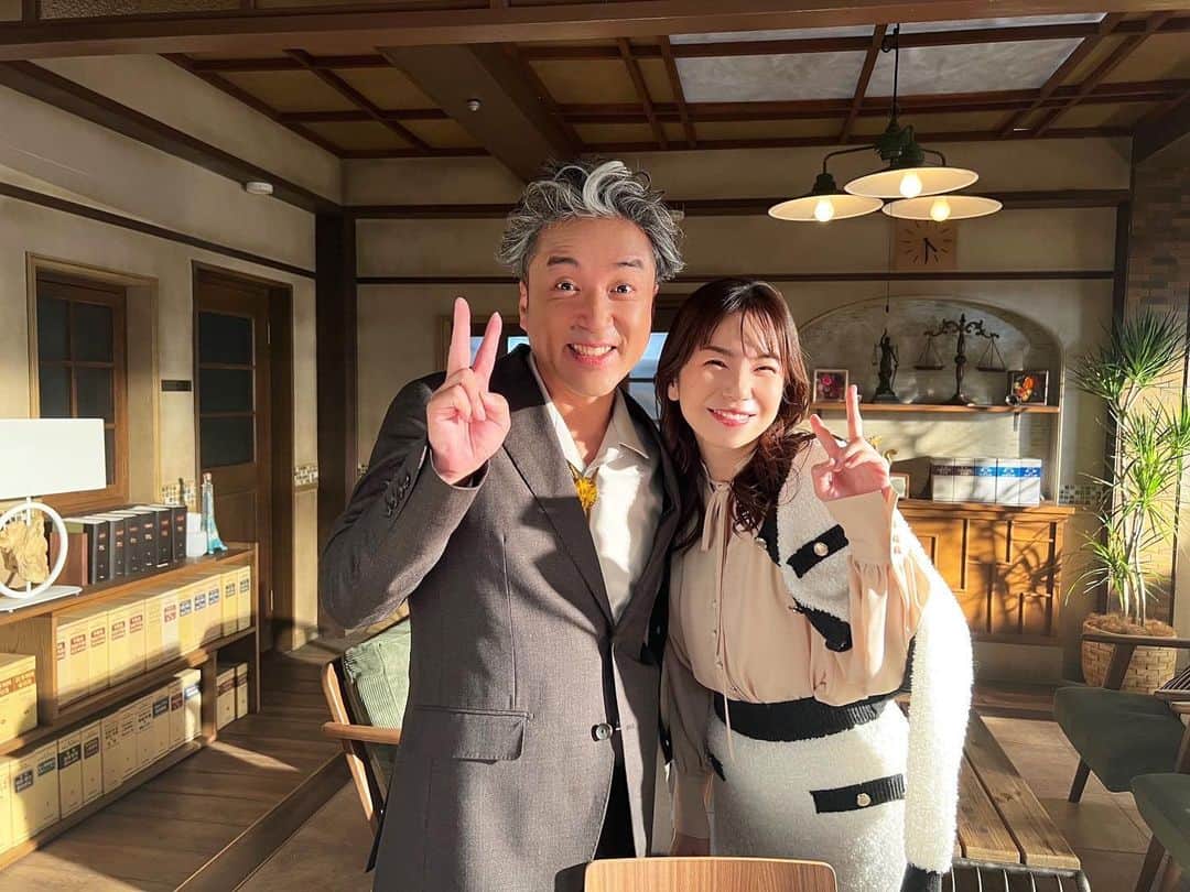 野村麻純さんのインスタグラム写真 - (野村麻純Instagram)「⁡ ムロさん蔵前さんと🥳 ⁡ #うちの弁護士は手がかかる #香澄法律事務所 にて #ムロツヨシ さん #野村麻純 #味ぽん 夫婦」10月27日 22時22分 - masumi_nomura.official
